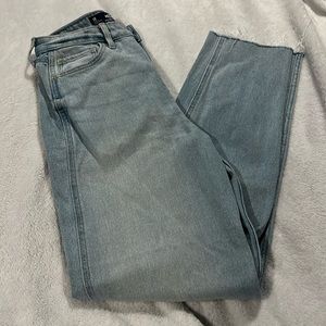 Hollister Ultra High-Rise Mom Jeans